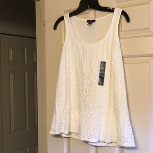 Gap sleeveless white top